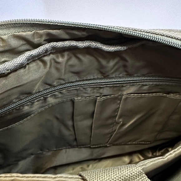 Universal Studios Olive Green Canvas Messenger/13” Computer Bag EUC - Picture 4 of 5